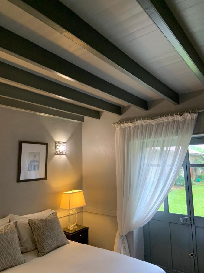 Le Petit Manoir Bed & Breakfast Brux Exterior photo