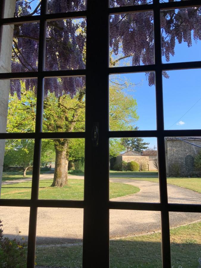 Le Petit Manoir Bed & Breakfast Brux Exterior photo