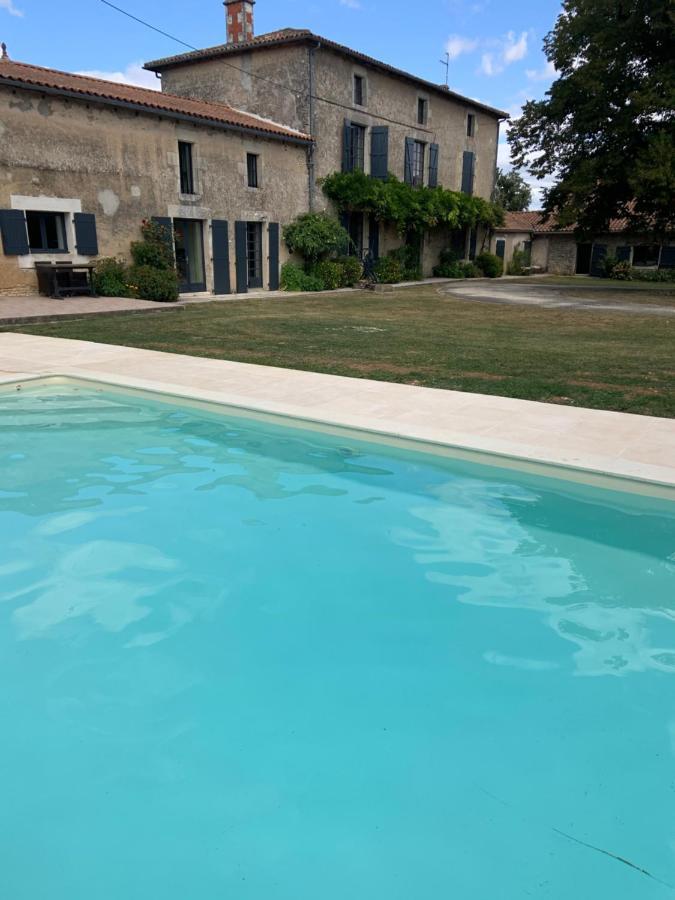 Le Petit Manoir Bed & Breakfast Brux Exterior photo