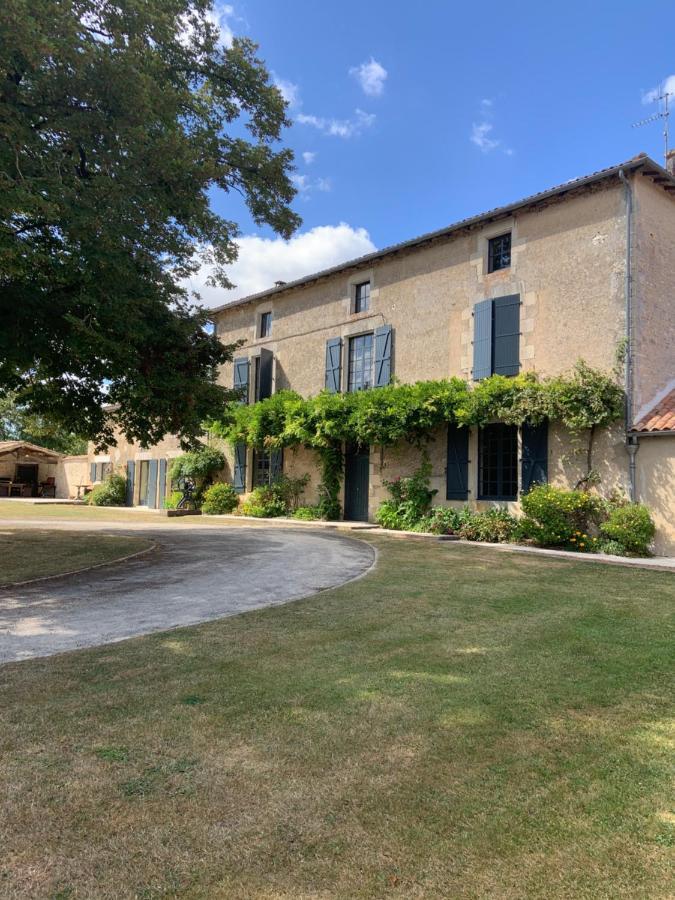 Le Petit Manoir Bed & Breakfast Brux Exterior photo