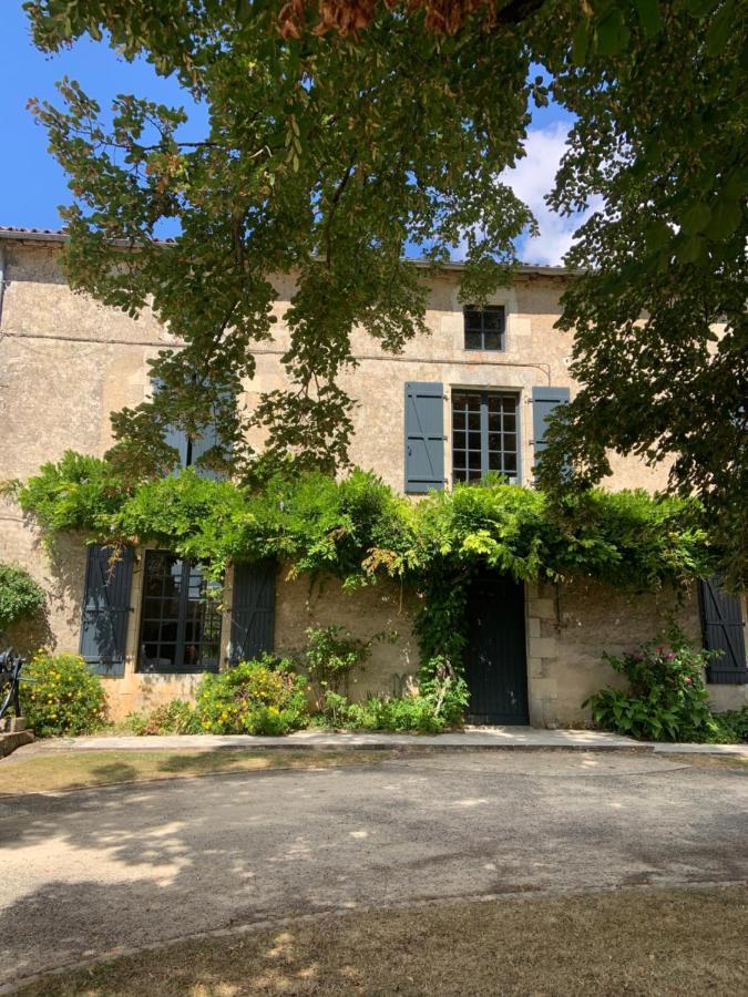 Le Petit Manoir Bed & Breakfast Brux Exterior photo