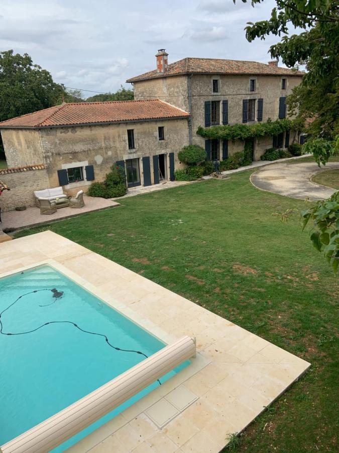 Le Petit Manoir Bed & Breakfast Brux Exterior photo